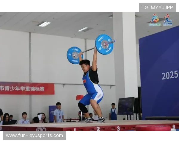举重俱乐部推动青少年教练员实战带训与能力提升，举重训练营